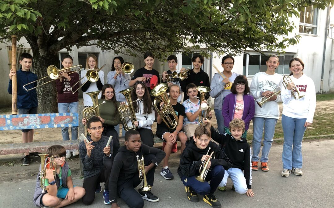 L’ORCHESTR’ A RENOIR joue pour le passage de La Flamme Olympique, mardi 4 juin 2024